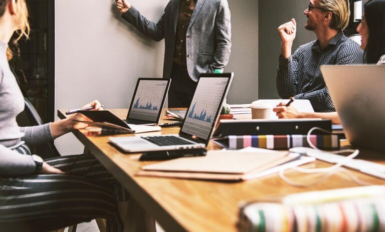 Home Visuele gids: eerst inmeten of eerst een ontwerp kiezen bij maatwerk - stappenplan voor praktische maatwerk oplossingen